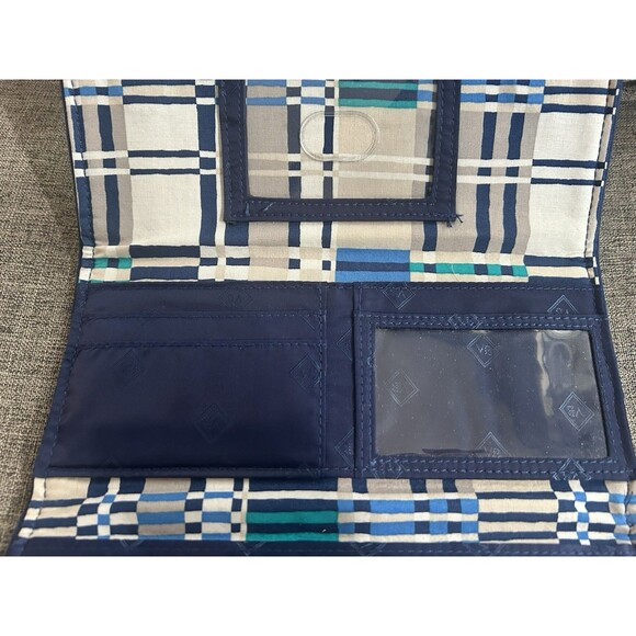 Vera Bradley Trifold Wallet In Santiago RFID Magnetic Closure - Picture 4 of 7